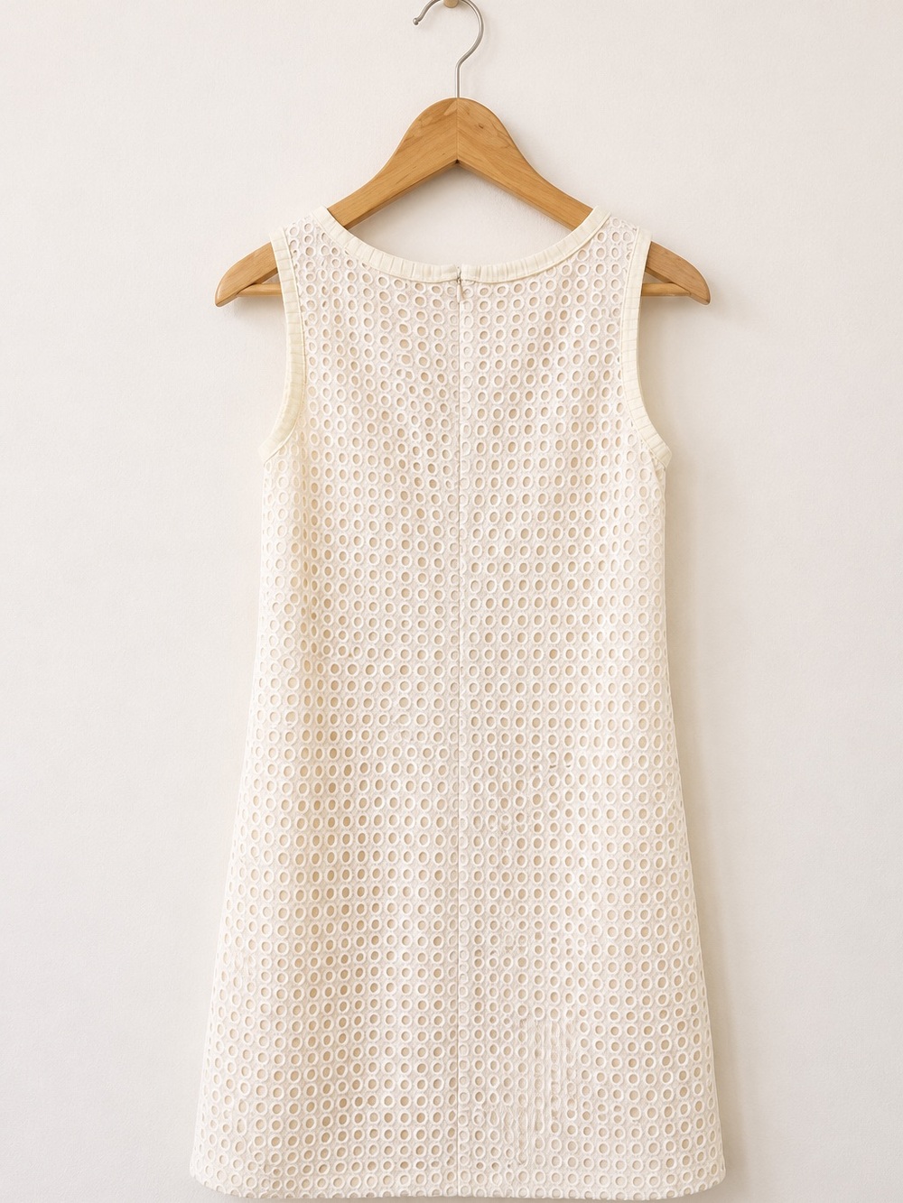 Lilly Pulitzer Eyelet Shift Dress Silk Interlining Size 10 - Picture 2 of 3